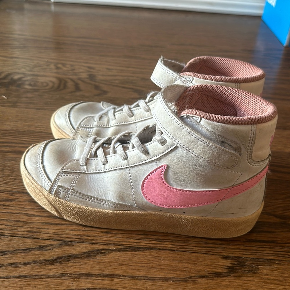 Nike blazer mid 77 used size 3 youth